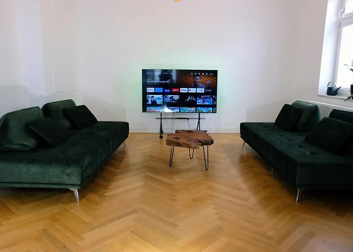 Denkmalgeschuetzte Grosse Boheme Altbauwohnung In Citylage