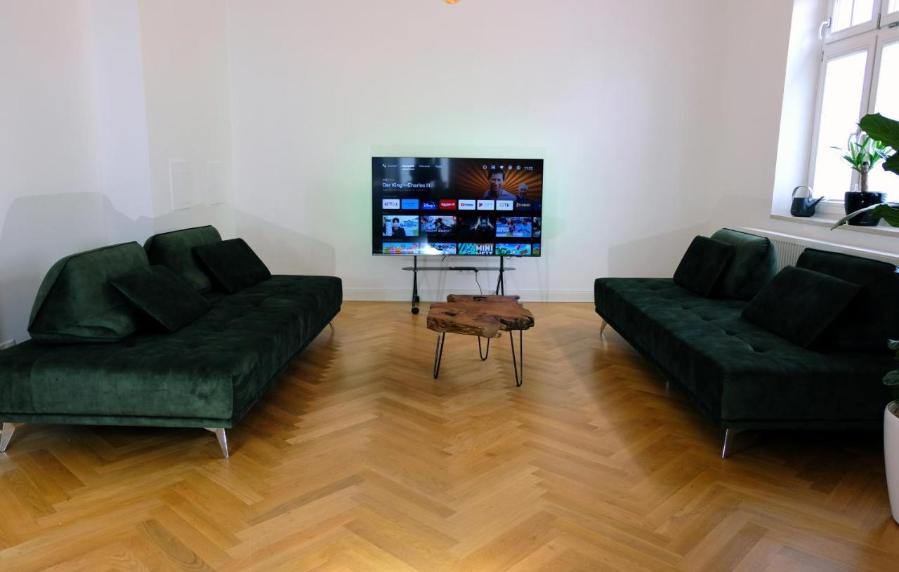 Denkmalgeschuetzte Grosse Boheme Altbauwohnung In Citylage Apartment